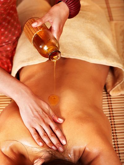 Massage traditionnel thaï aux huiles essentielles